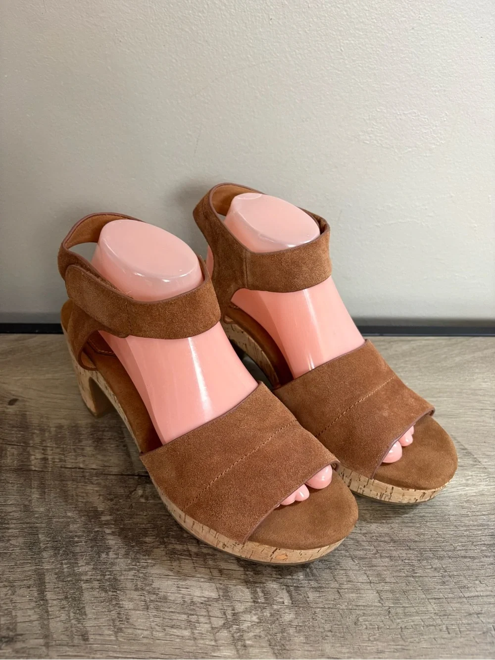 Women's CROWN VINTAGE Caramel Suede CORK PLATFORM Dress SANDALS Shoes 9 1/2